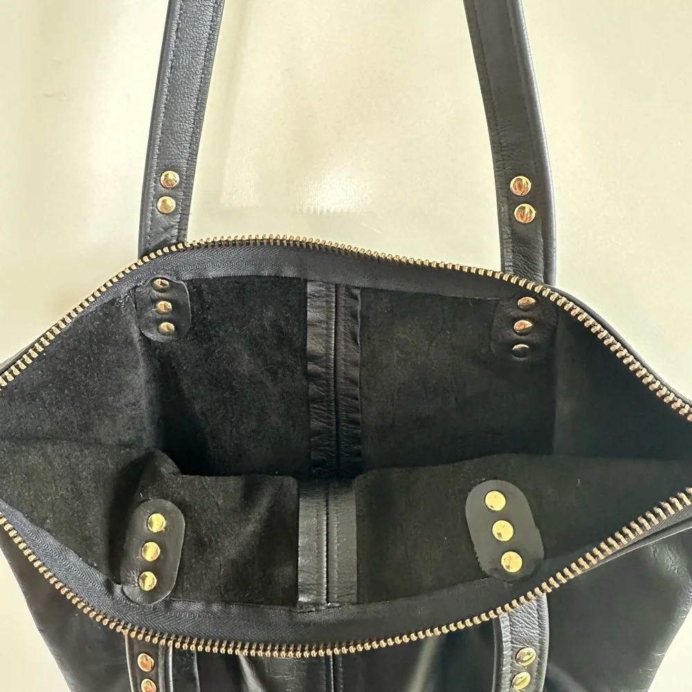 Make an offer! Elegant Black Leather Tote Bag - Picture 4 of 6